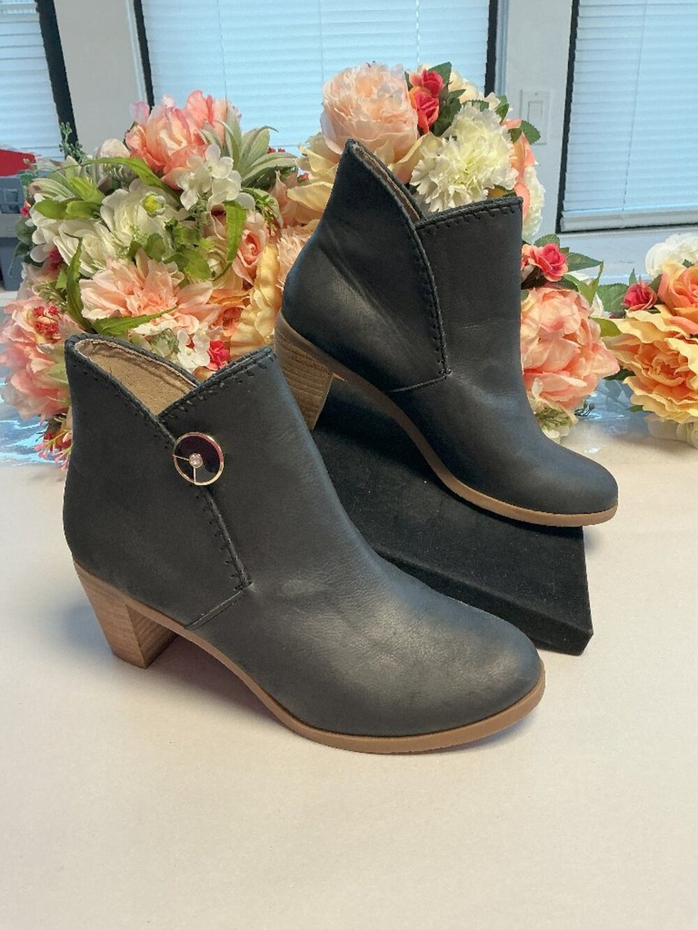 Lindsay Phillips Shelly Black Ankle Booties Size 7